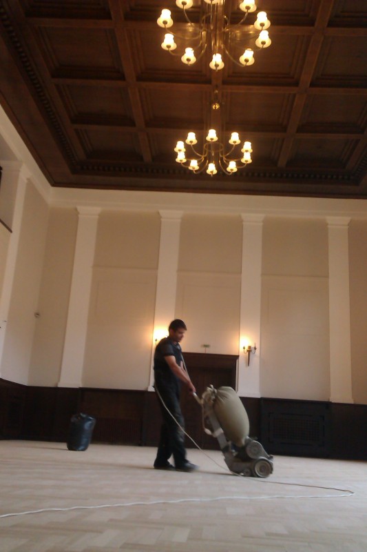 DONkoi си цикли паркета .