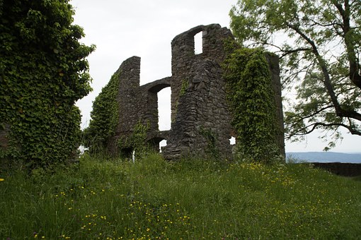 замък на злото.jpg